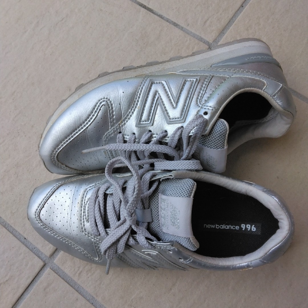 New Balance(ニューバランス)のニューバランス スニーカー シルバー 23センチ レディースの靴/シューズ(スニーカー)の商品写真