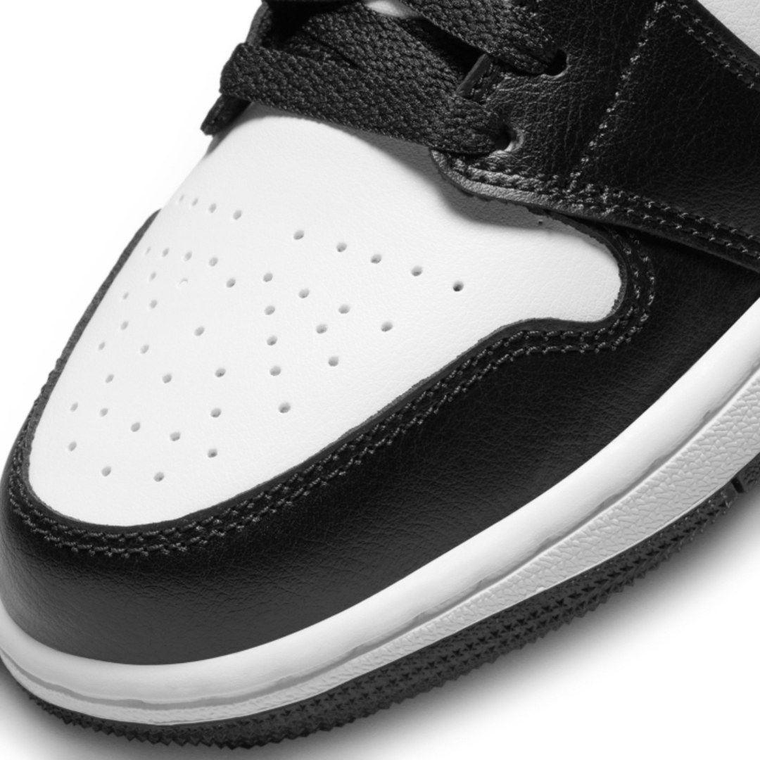 Jordan Brand（NIKE）(ジョーダン)の【新品24.5cm】NIKE エアジョーダン１LOW ホワイト/ブラック パンダ レディースの靴/シューズ(スニーカー)の商品写真