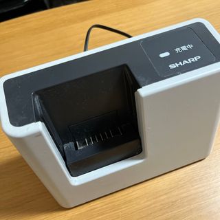 シャープ(SHARP)のシャープ 交換用バッテリー(リチウムイオン電池) BY-5SB 充電器(掃除機)