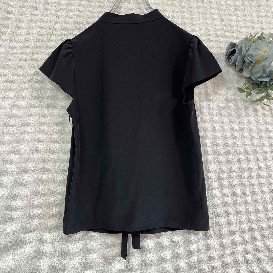 UNTITLED(アンタイトル)のアンタイトル　ボウタイリボンブラウス　半袖　ブラック　2サイズ レディースのトップス(シャツ/ブラウス(半袖/袖なし))の商品写真