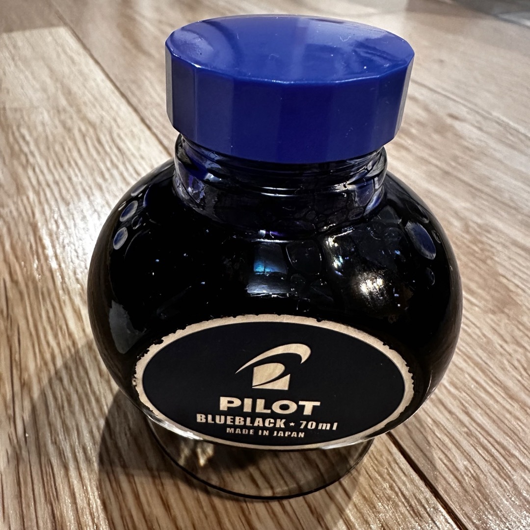 PILOT(パイロット)のPILOT　ブルーブラック ボトルインク 70ml インテリア/住まい/日用品の文房具(ペン/マーカー)の商品写真