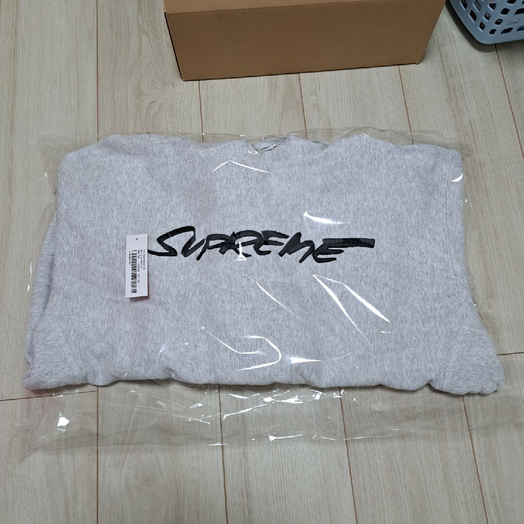 Supreme(シュプリーム)のSupreme　Futura hooded sweatshirt メンズのトップス(パーカー)の商品写真