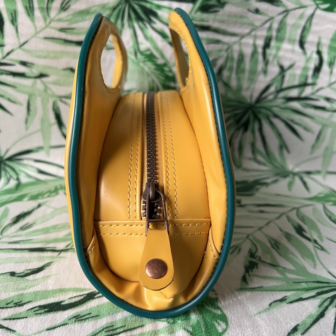 Von Dutch(ボンダッチ)の美品　黄色✖️緑色　ボンダッチ　Von Dutch  ミニバック　クラッチバック レディースのバッグ(クラッチバッグ)の商品写真