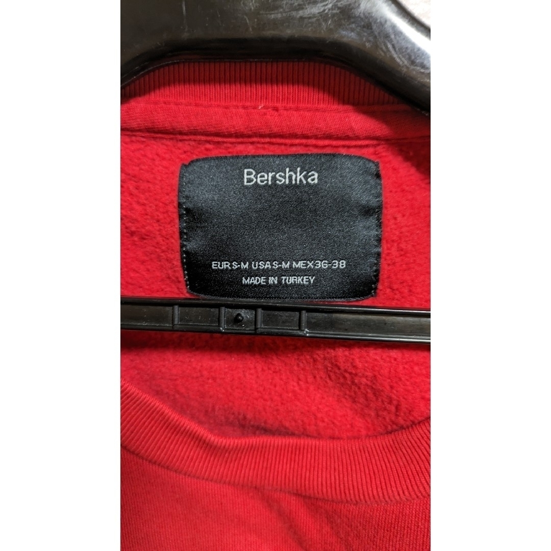 Bershka(ベルシュカ)のトレーナー　スウェット　コーデ  Bershka　春物　サイズ レディースのトップス(トレーナー/スウェット)の商品写真