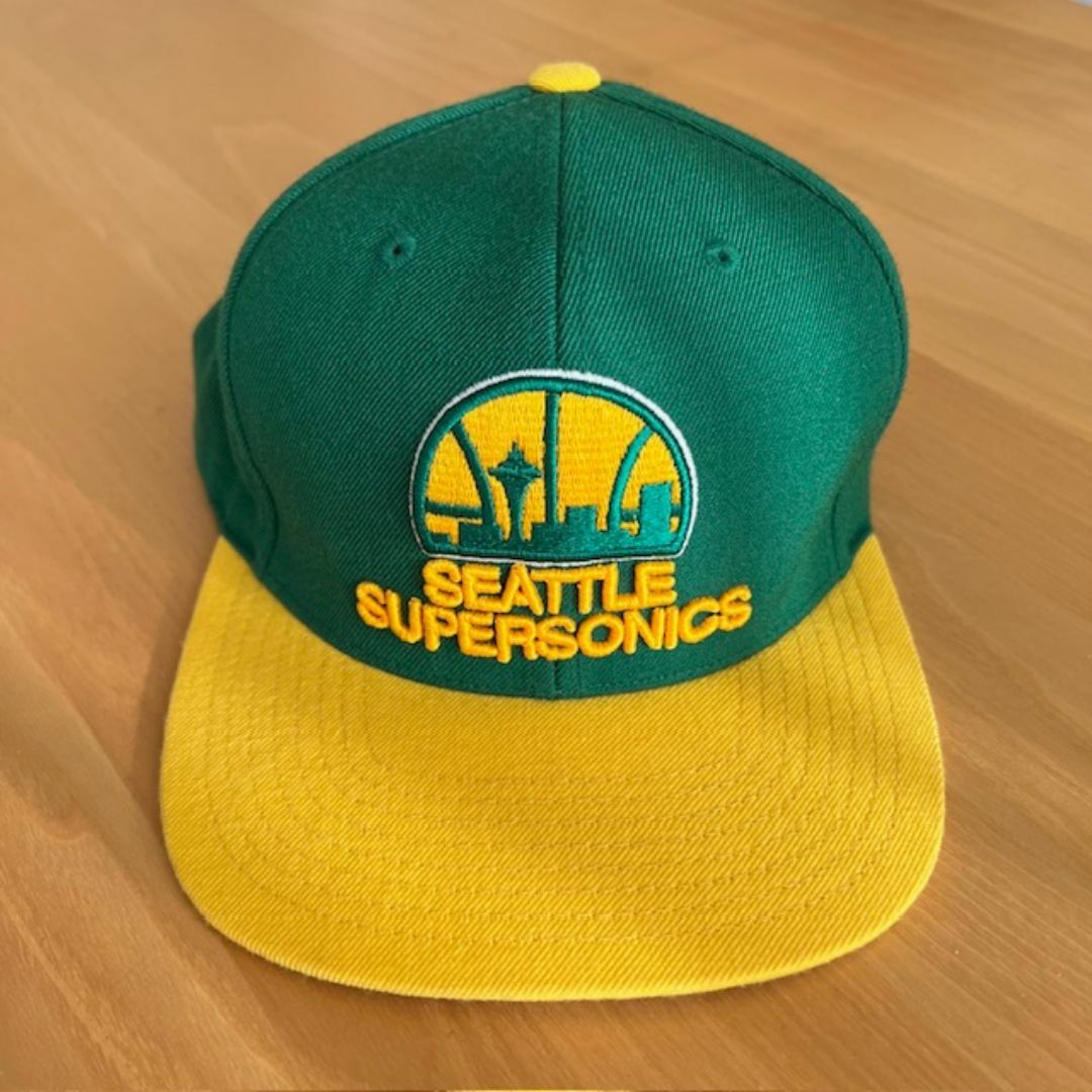 MITCHELL & NESS(ミッチェルアンドネス)のMitchell & Ness 激レア シアトル スーパーソニックス キャップ メンズの帽子(キャップ)の商品写真