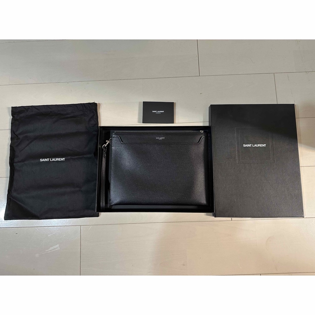 Saint Laurent(サンローラン)のサンローラン SAINT LAURENT クラッチバックタブレットホルダー メンズのバッグ(セカンドバッグ/クラッチバッグ)の商品写真