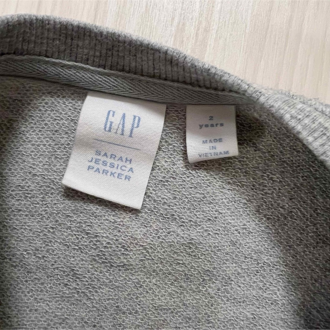 babyGAP(ベビーギャップ)のGAP 花柄トレーナー 2years キッズ/ベビー/マタニティのキッズ服女の子用(90cm~)(Tシャツ/カットソー)の商品写真