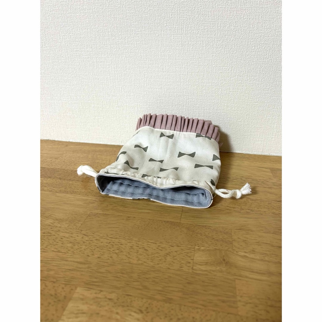 リボンフリルのコップ袋♡巾着 ハンドメイドのキッズ/ベビー(外出用品)の商品写真