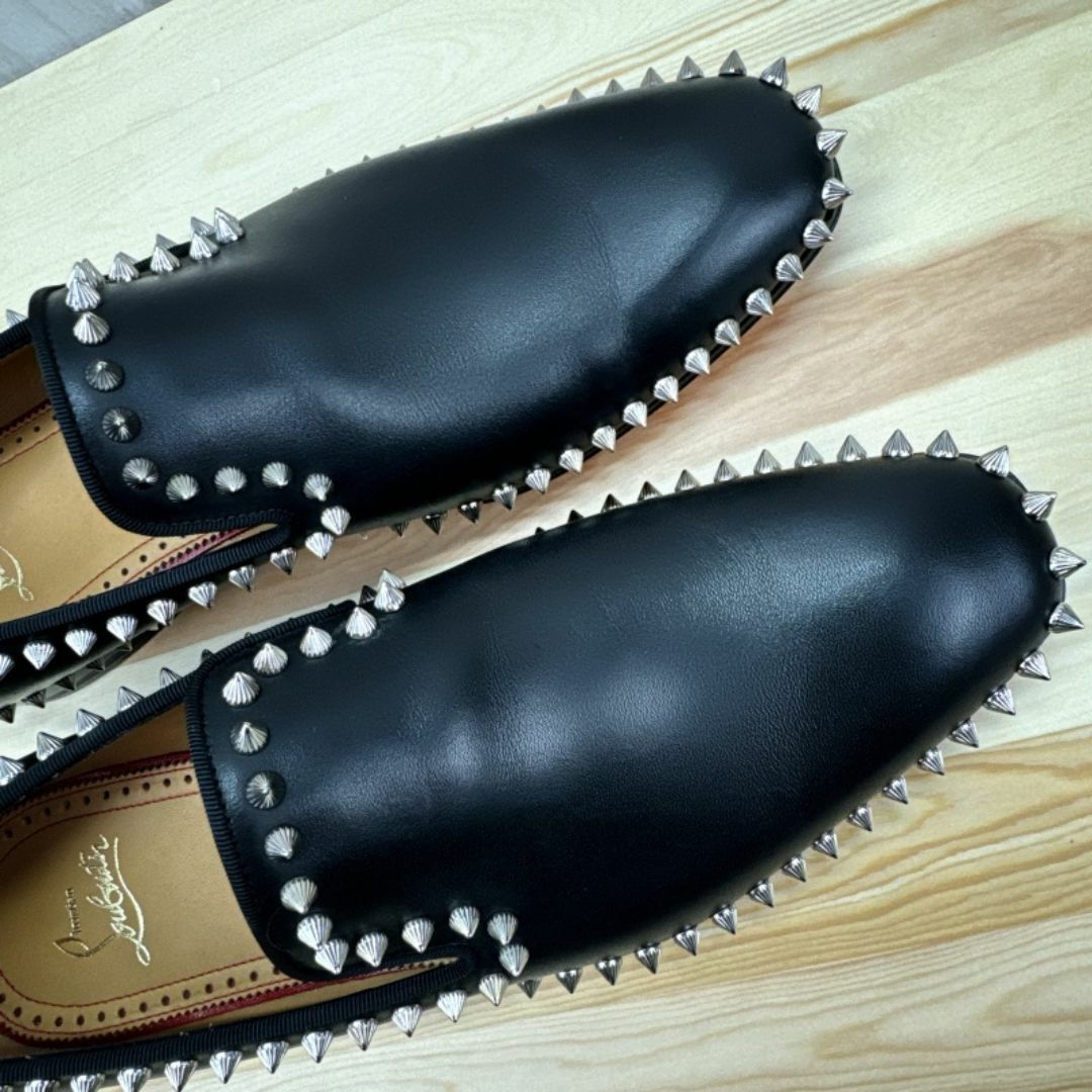 Christian Louboutin(クリスチャンルブタン)のクリスチャンルブタン スリッポン シューズ 革靴 スパイクスタッズ メンズの靴/シューズ(ドレス/ビジネス)の商品写真