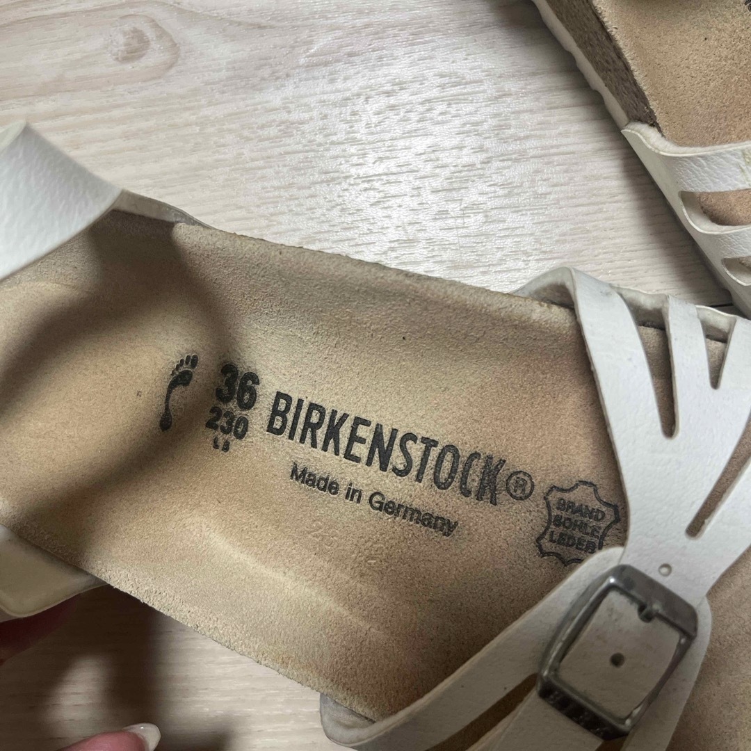 BIRKENSTOCK(ビルケンシュトック)のBIRKENSTOCK  ホワイトサンダル　23センチ レディースの靴/シューズ(サンダル)の商品写真