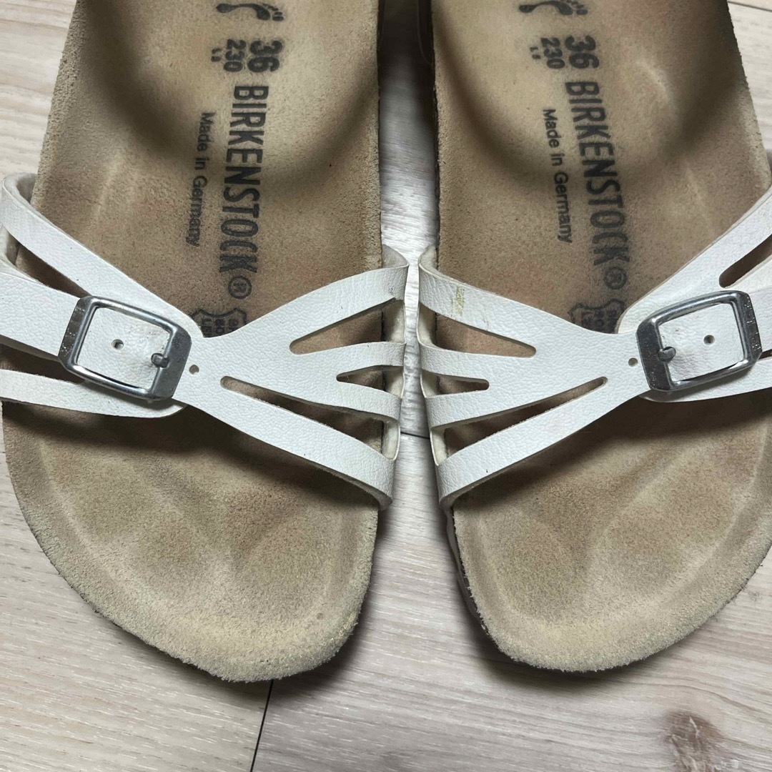 BIRKENSTOCK(ビルケンシュトック)のBIRKENSTOCK  ホワイトサンダル　23センチ レディースの靴/シューズ(サンダル)の商品写真