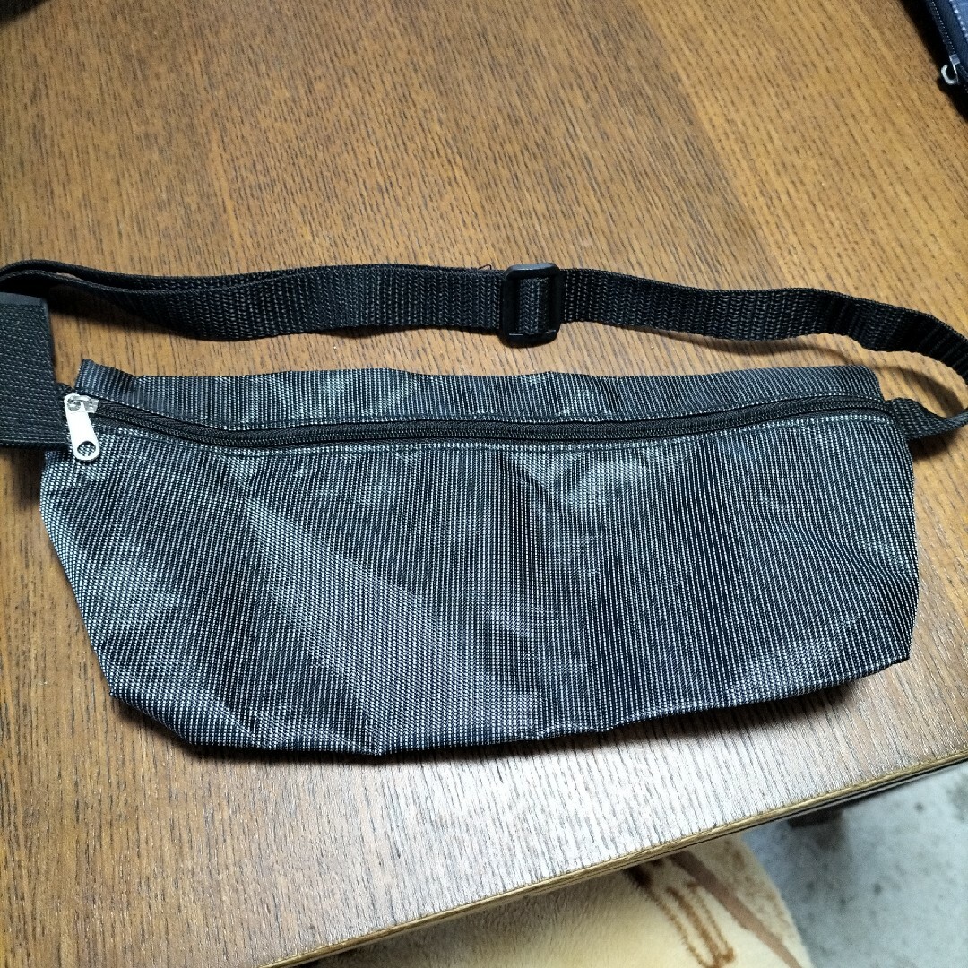 黒色ウエストポーチ レディースのバッグ(ボディバッグ/ウエストポーチ)の商品写真