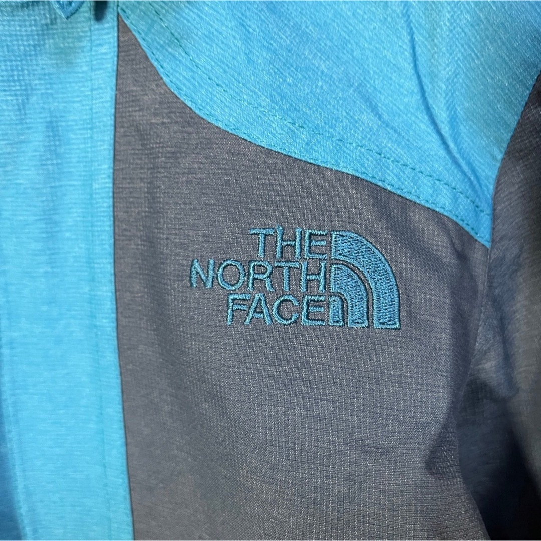 THE NORTH FACE(ザノースフェイス)の【ノースフェイス】マウンテンパーカー　ブルー系ネイビー刺繍　ハイベント2R レディースのジャケット/アウター(その他)の商品写真