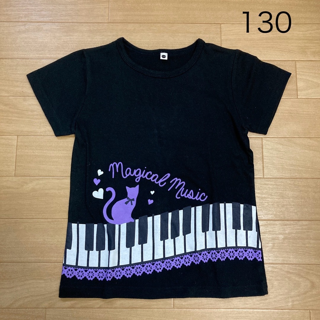 Tシャツ　ピアノ　ネコ柄 キッズ/ベビー/マタニティのキッズ服女の子用(90cm~)(Tシャツ/カットソー)の商品写真