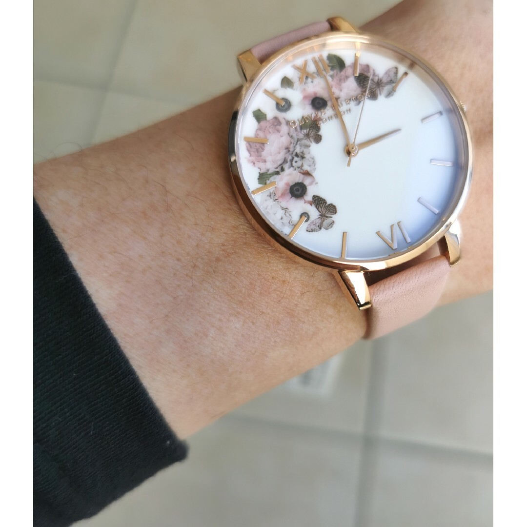 OLIVIA BURTON(オリビアバートン)のオリビアバートン 素敵なお花柄腕時計 ローラ・◯シュレイ好きに　タグが付いたま… レディースのファッション小物(腕時計)の商品写真
