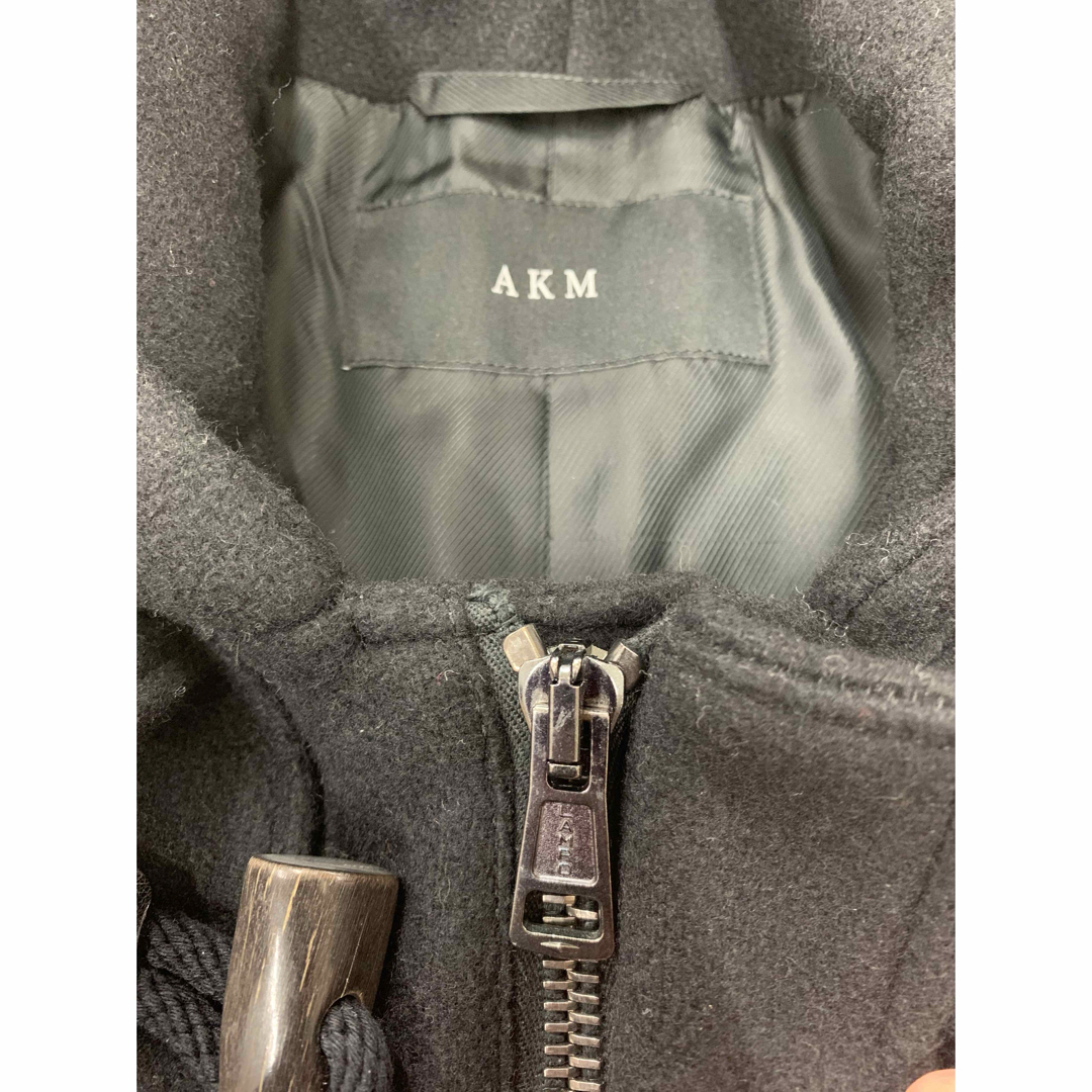 AKM(エイケイエム)の【美品】AKM ダッフルメルトンコート 1PIU1UGUALE3 メンズのジャケット/アウター(ダッフルコート)の商品写真
