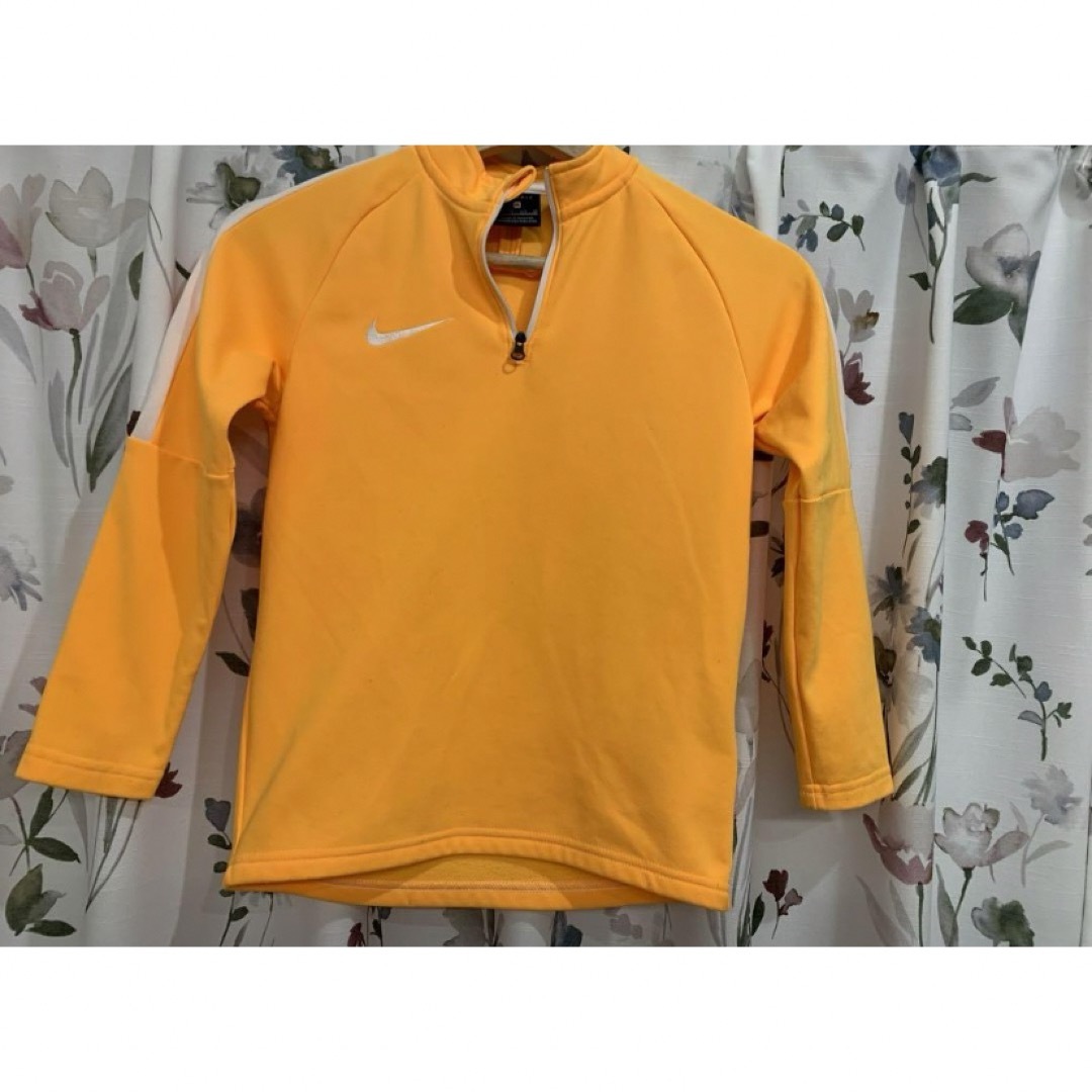 NIKE(ナイキ)のナイキトレーナー　XS 130センチぐらい キッズ/ベビー/マタニティのキッズ服男の子用(90cm~)(下着)の商品写真