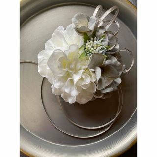 再販＊toytoy626 コサージュ 大サイズ単品 【白グレー】入学式 結婚式(コサージュ/ブローチ)