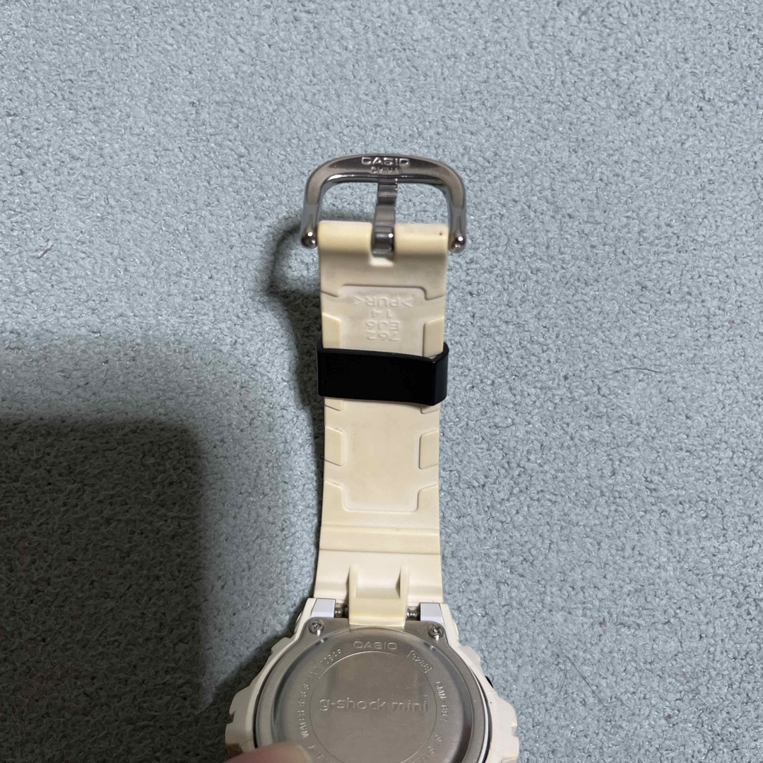 G-SHOCK(ジーショック)のG-SHOCK mini ホワイト レディースのファッション小物(腕時計)の商品写真