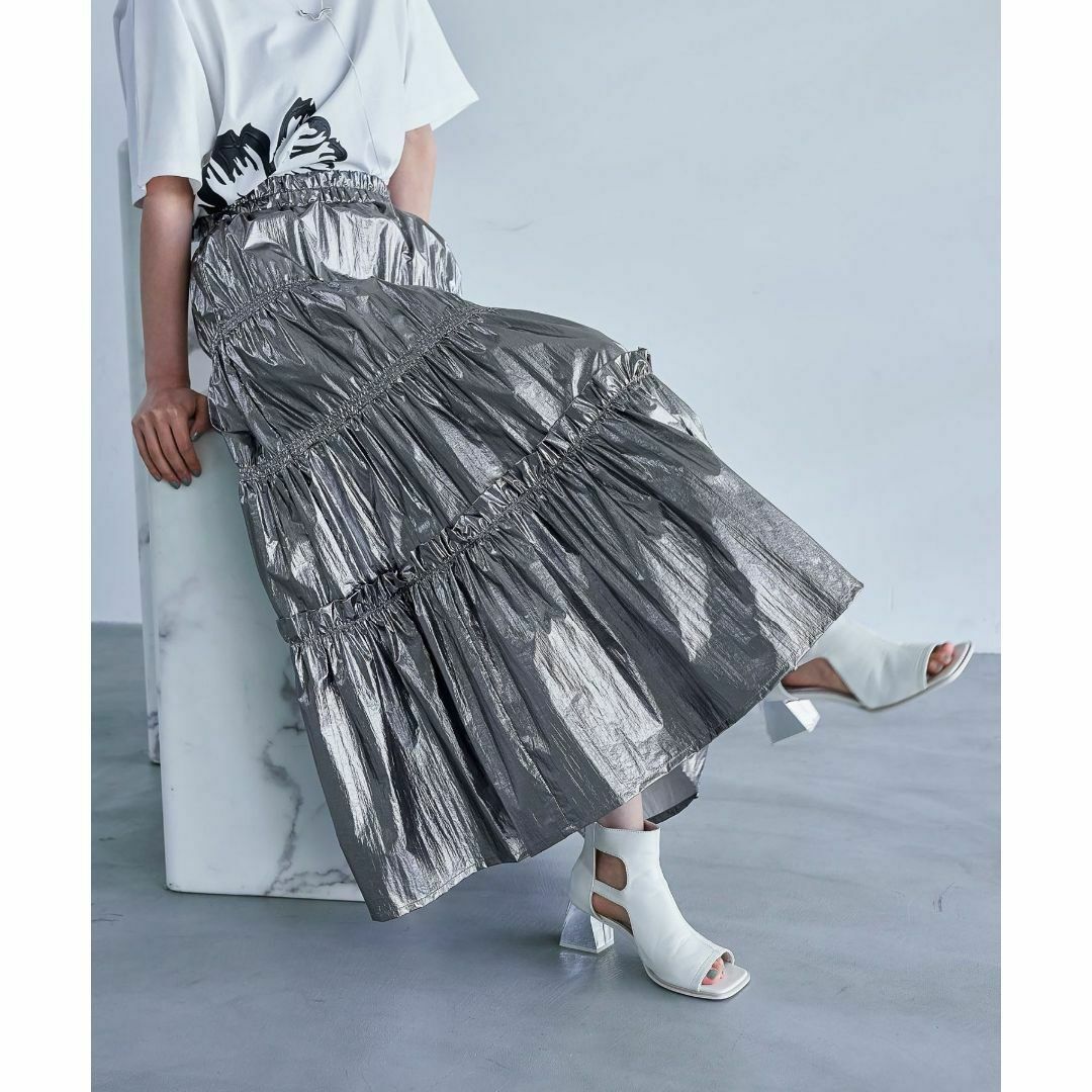 HARE(ハレ)の新作 即完売色 新品 HARE シャイニーシャーリングスカート シルバー レディースのスカート(ロングスカート)の商品写真
