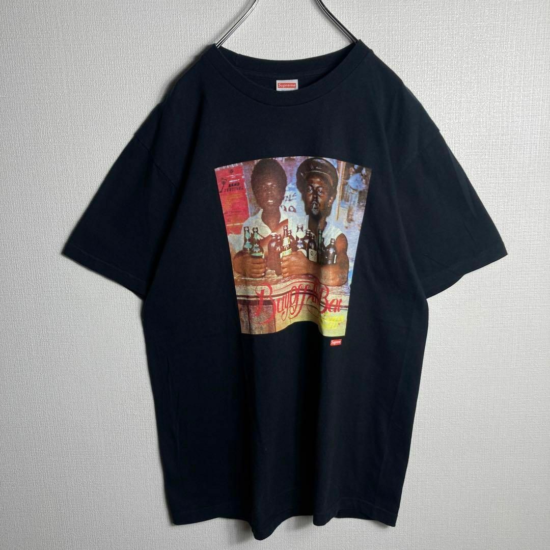 Supreme(シュプリーム)の【美品】シュプリーム　ワンポイントロゴ入りTシャツ　黒　人気Lサイズ メンズのトップス(Tシャツ/カットソー(半袖/袖なし))の商品写真