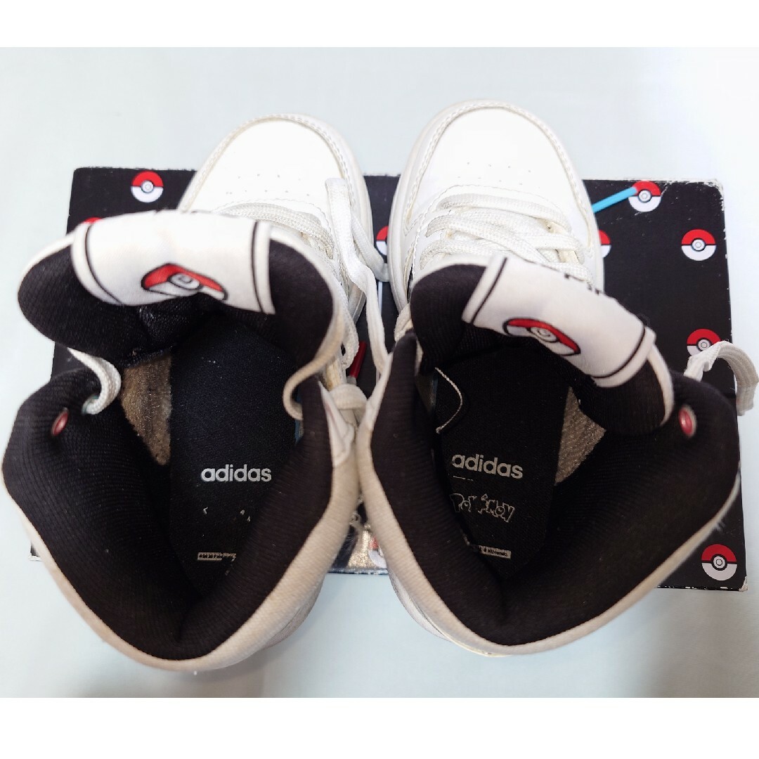 adidas(アディダス)のadidas×ポケモン スニーカー キッズ/ベビー/マタニティのキッズ靴/シューズ(15cm~)(スニーカー)の商品写真