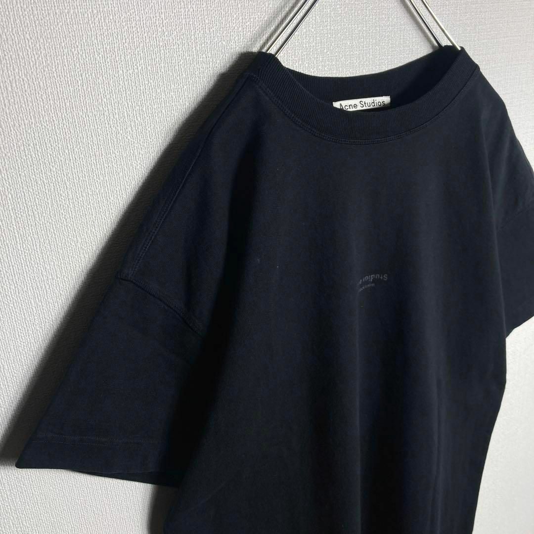 Acne Studios(アクネストゥディオズ)の【即完売モデル】アクネスタジオ　ワンポイントロゴ入りTシャツ　XS　黒　ブラック メンズのトップス(Tシャツ/カットソー(半袖/袖なし))の商品写真