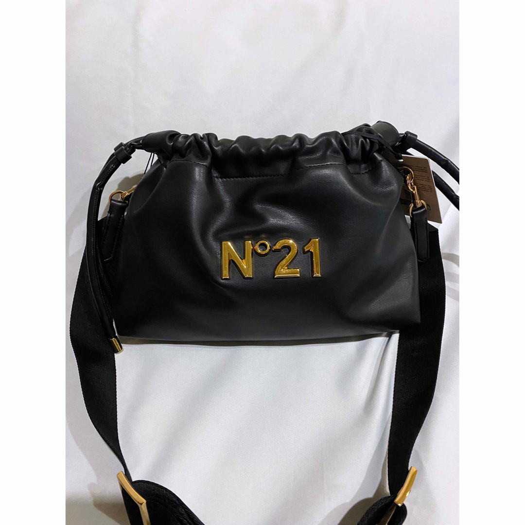 N°21(ヌメロヴェントゥーノ)の新作！N21 ヌメロヴェントゥーノ EVA エヴァ ショルダーバッグ レディースのバッグ(ショルダーバッグ)の商品写真