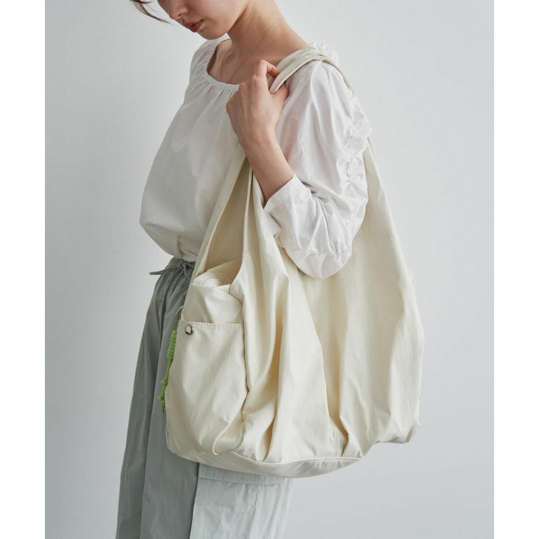 Kastane(カスタネ)の完売品 新品 Kastane A4対応/PC対応 トラベルBAG L アイボリー レディースのバッグ(トートバッグ)の商品写真