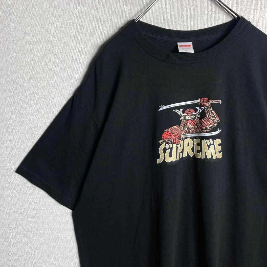 Supreme(シュプリーム)の【美品】シュプリーム　希少XLサイズ　ワンポイントロゴ入りTシャツ　人気モデル メンズのトップス(Tシャツ/カットソー(半袖/袖なし))の商品写真