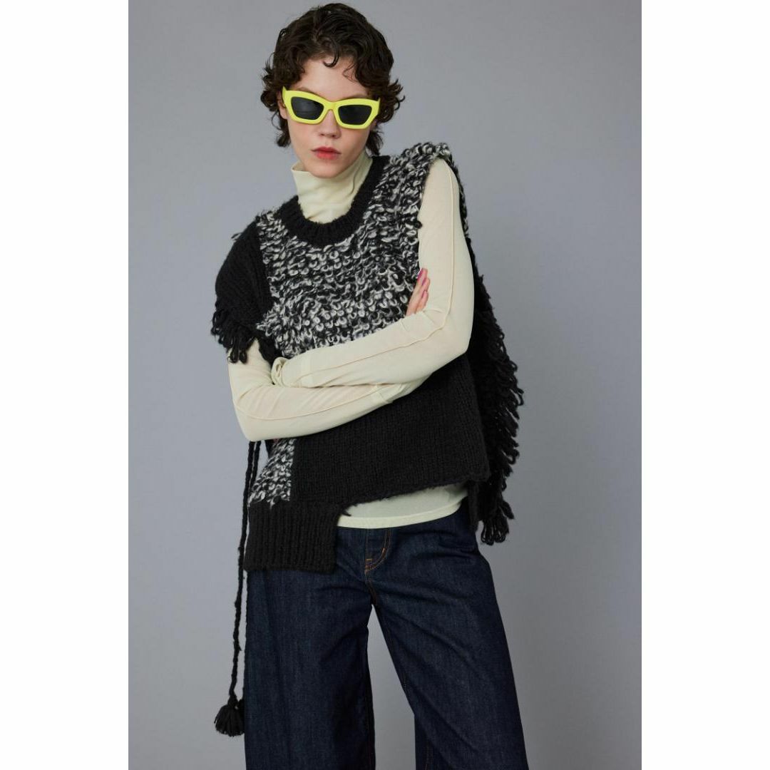 HeRIN.CYE(ヘリンドットサイ)の完売品 新品 HeRIN.CYE Scale knit vest BLK レディースのトップス(ニット/セーター)の商品写真