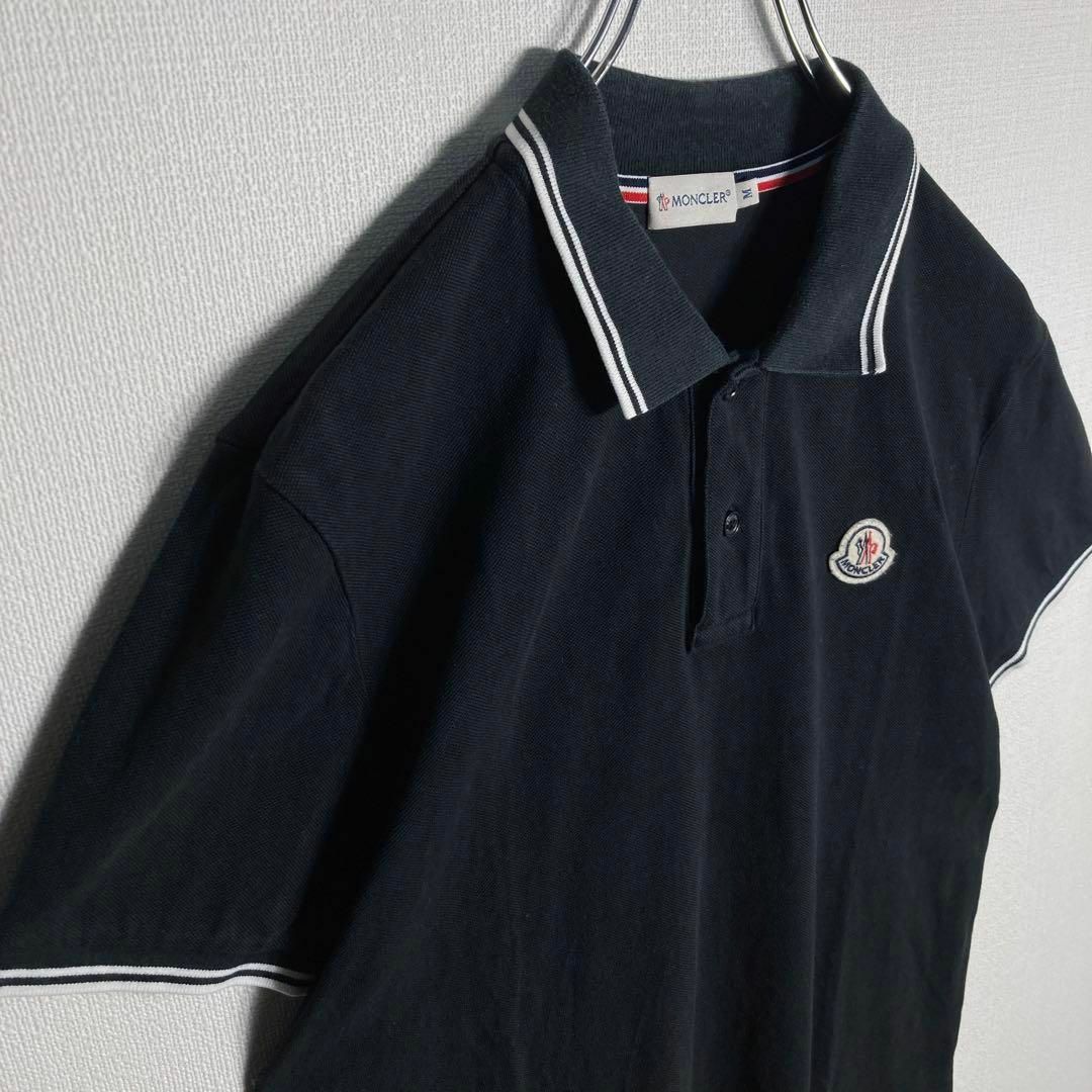 MONCLER(モンクレール)の【即完売モデル】モンクレール　ロゴワッペン　ポロシャツ　黒　ブラック　M メンズのトップス(ポロシャツ)の商品写真