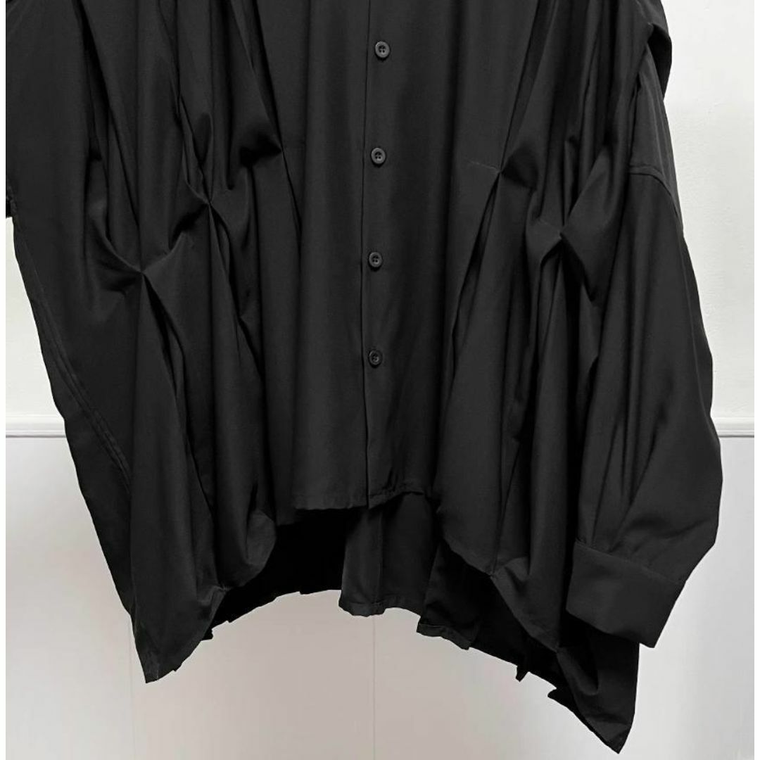 LIMI feu(リミフゥ)の入手困難 完売品 新品 LIMI feu TUCK SHIRTS BLACK レディースのトップス(シャツ/ブラウス(長袖/七分))の商品写真