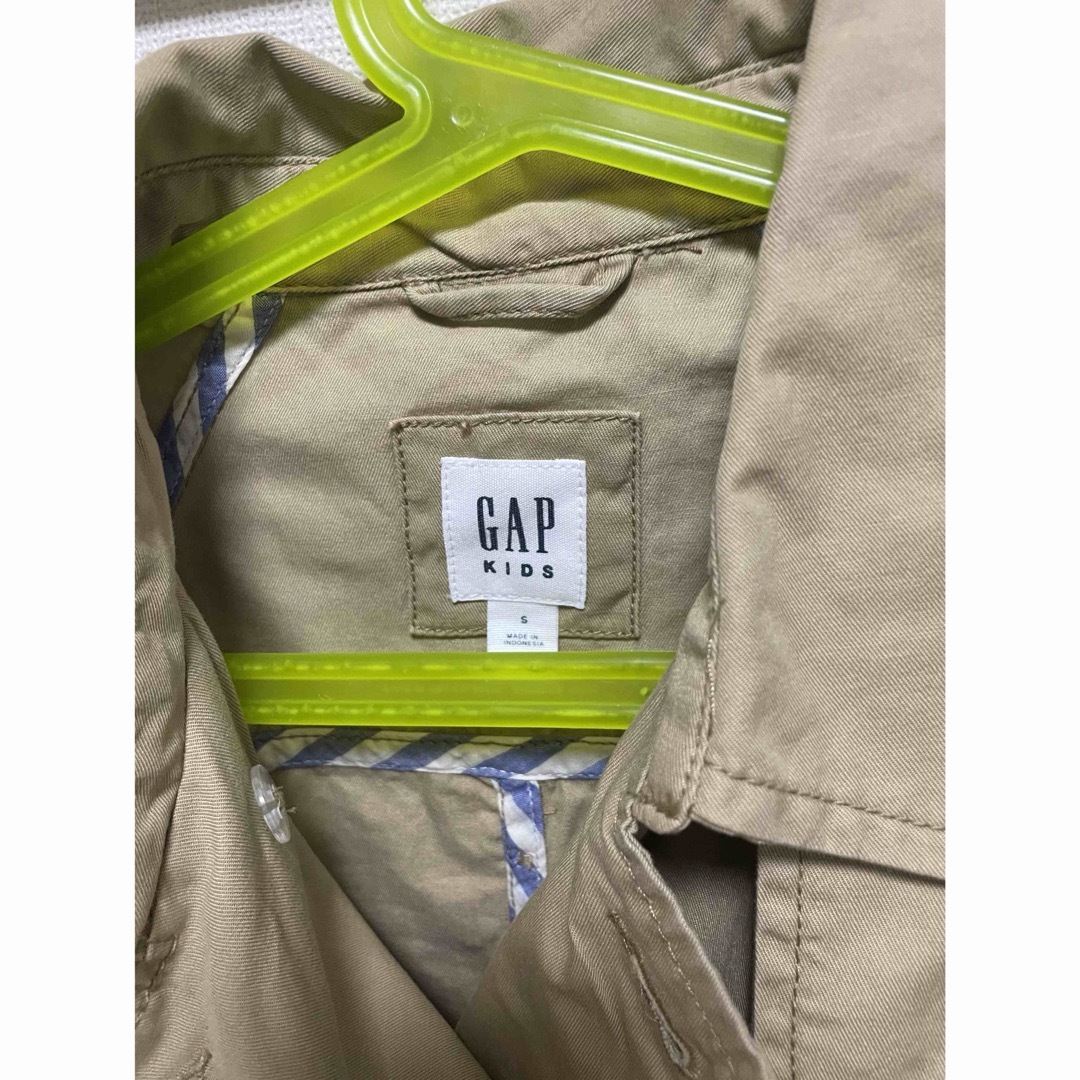 GAP Kids(ギャップキッズ)の新品　GAP 春　トレンチコート　110cm キッズ/ベビー/マタニティのキッズ服女の子用(90cm~)(コート)の商品写真