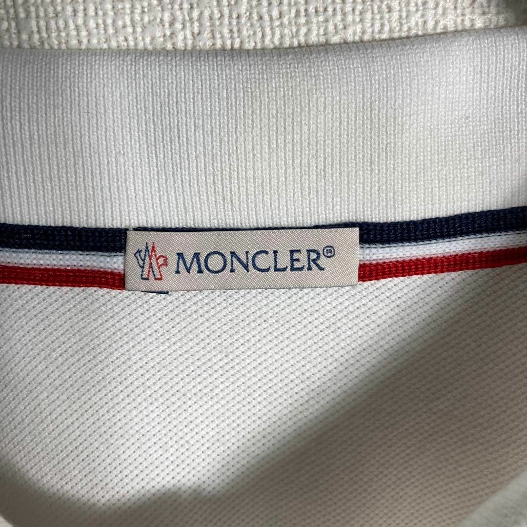 MONCLER(モンクレール)の【美品】モンクレール　ワッペン　ポロシャツ　白　人気Lサイズ メンズのトップス(ポロシャツ)の商品写真