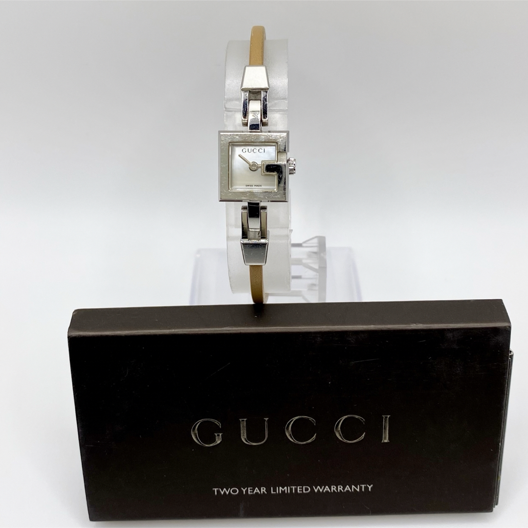 Gucci(グッチ)のGUCCI グッチ ミニ ブレスウォッチ 102スクエアQZホワイトシェル文字盤 レディースのファッション小物(腕時計)の商品写真
