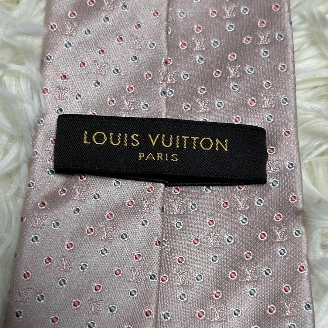 LOUIS VUITTON(ルイヴィトン)の世界最高峰　未使用級　ルイ　ヴィトン  LV ネクタイ メンズのファッション小物(ネクタイ)の商品写真