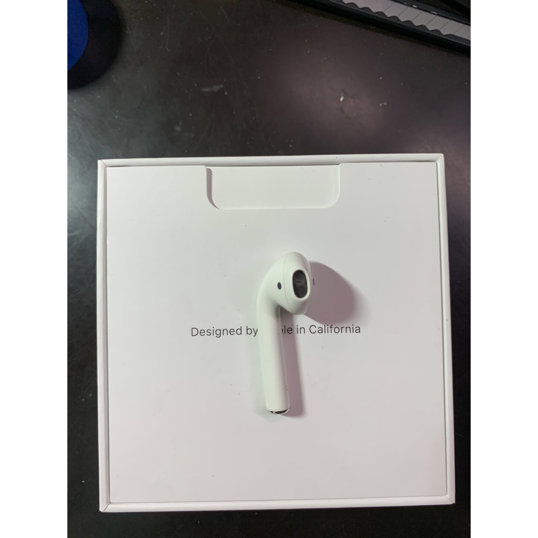 Apple(アップル)のApple AirPods 第1世代　右側　右耳　右 スマホ/家電/カメラのオーディオ機器(ヘッドフォン/イヤフォン)の商品写真