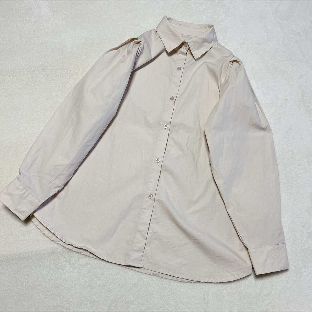 GRL(グレイル)の327.1 GRL ショルダータックシャツ k8342x ベージュ 長袖  レディースのトップス(シャツ/ブラウス(長袖/七分))の商品写真