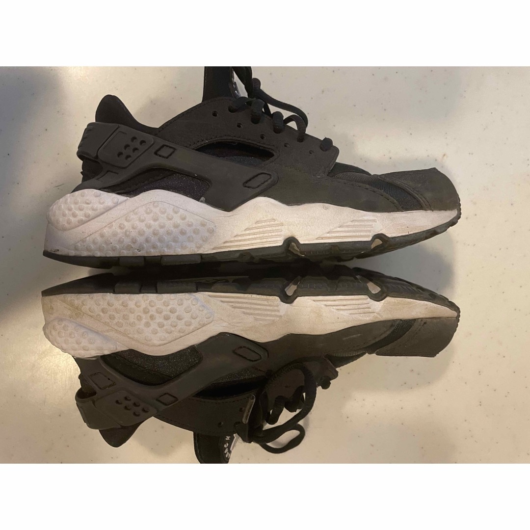 NIKE(ナイキ)のNIKE AIR HUARACHE ナイキ　エアハラチ　23.5 レディースの靴/シューズ(スニーカー)の商品写真