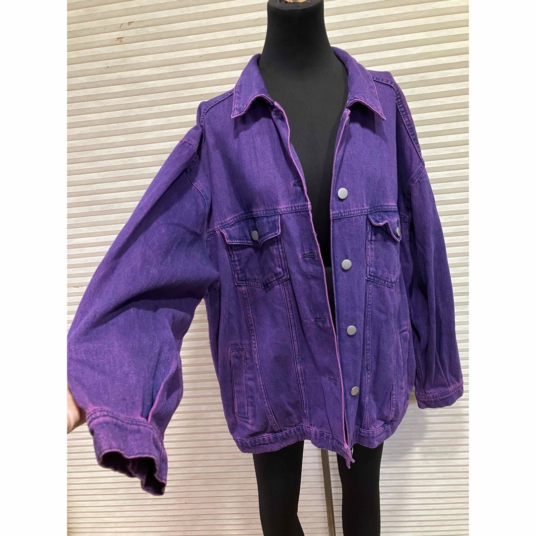 H&M(エイチアンドエム)のH&M美良品 紫染めゆったりデニムジャケット 2点以上まとめ買い値下げ レディースのジャケット/アウター(Gジャン/デニムジャケット)の商品写真