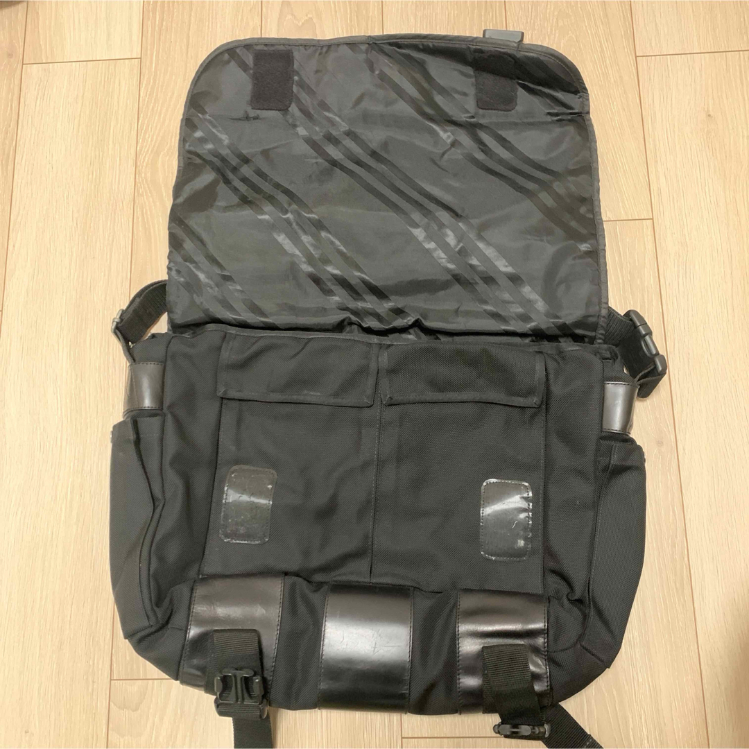 Y-3(ワイスリー)のY-3 メッセンジャー バッグ 黒 ワイスリー yohji yamamoto メンズのバッグ(メッセンジャーバッグ)の商品写真