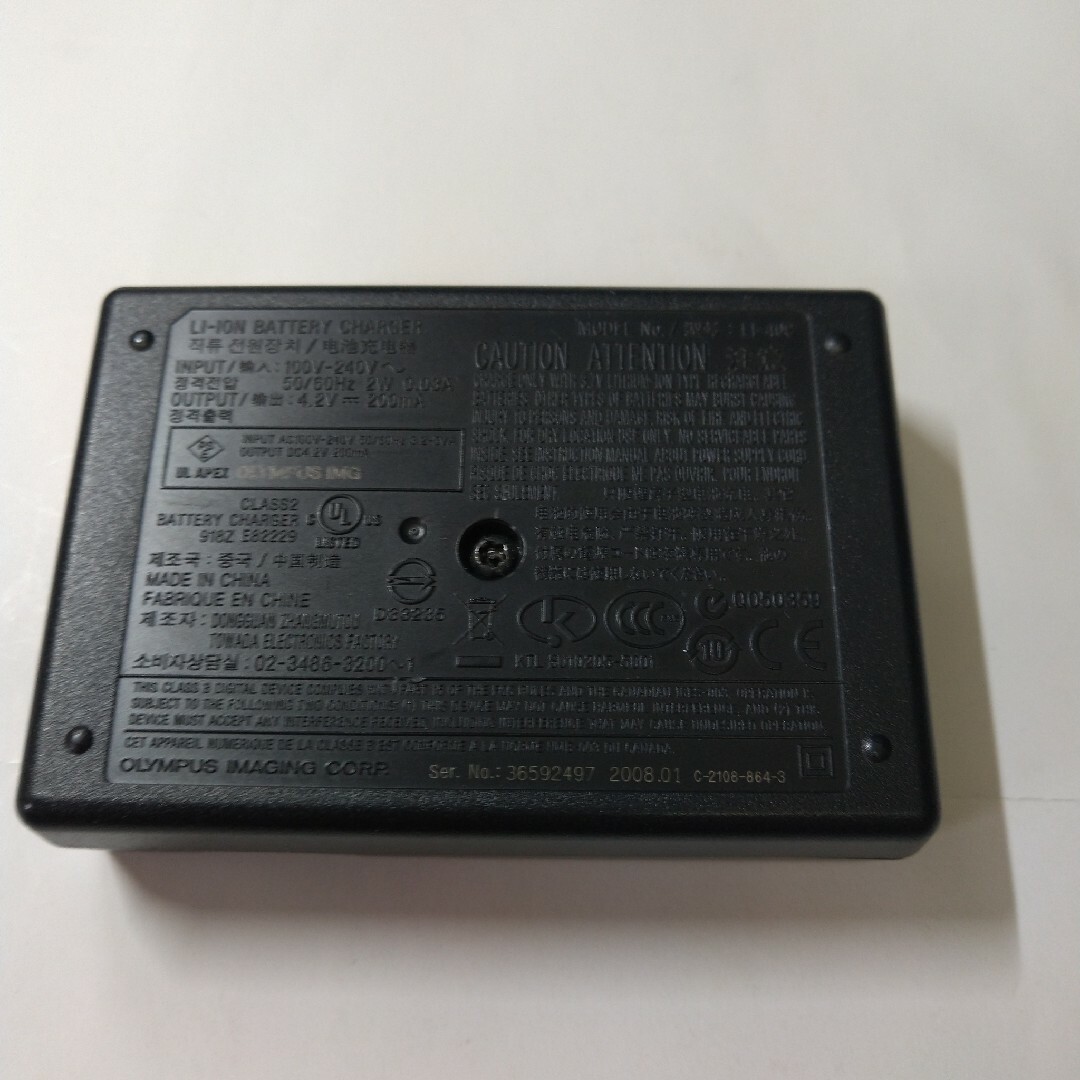 OLYMPUS デジタルカメラ用バッテリー充電器 LI-40C(電源コード無) スマホ/家電/カメラのスマートフォン/携帯電話(バッテリー/充電器)の商品写真