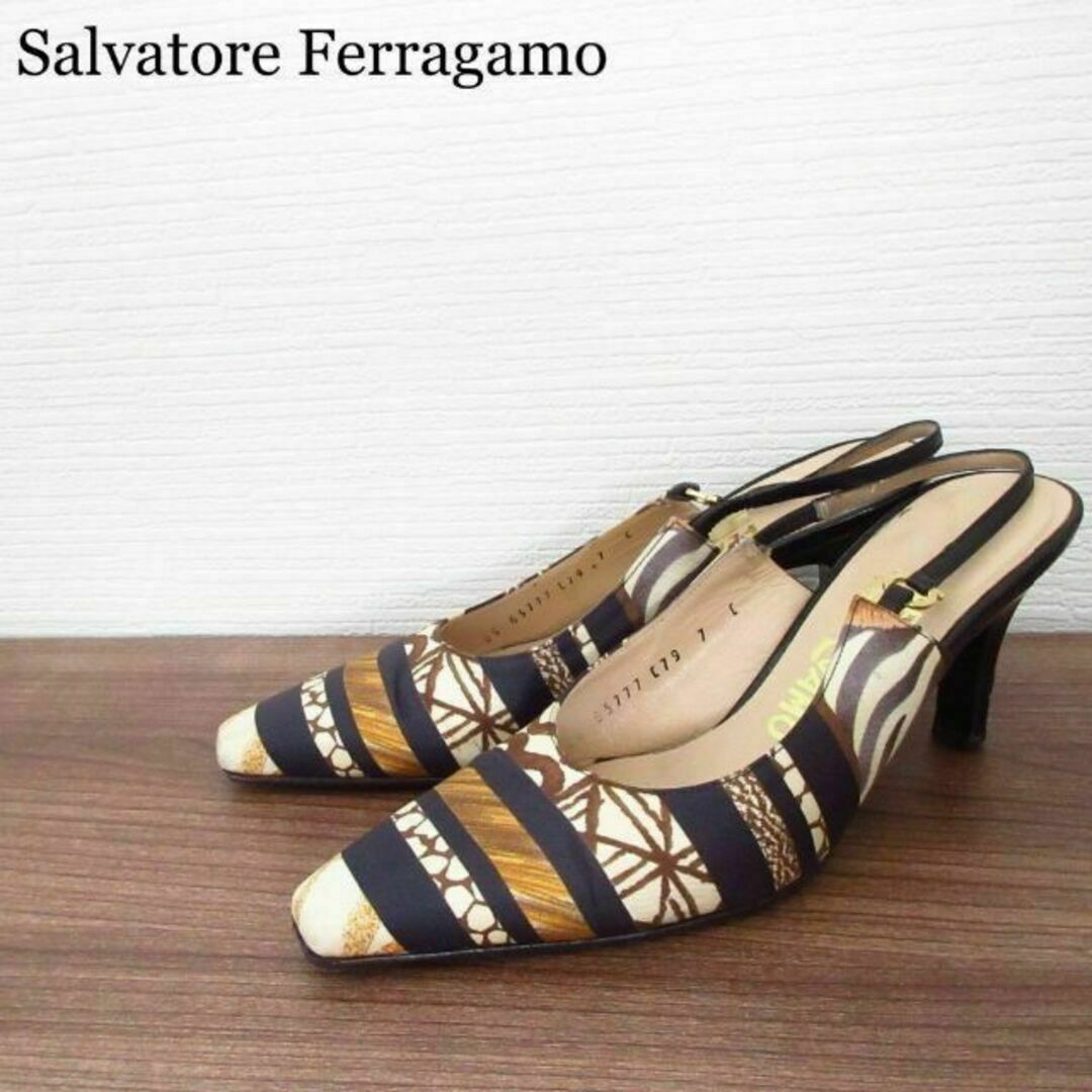 Salvatore Ferragamo(サルヴァトーレフェラガモ)の良品 サルヴァトーレフェラガモ スカーフ柄サテン スリングバック パンプス レディースの靴/シューズ(ハイヒール/パンプス)の商品写真
