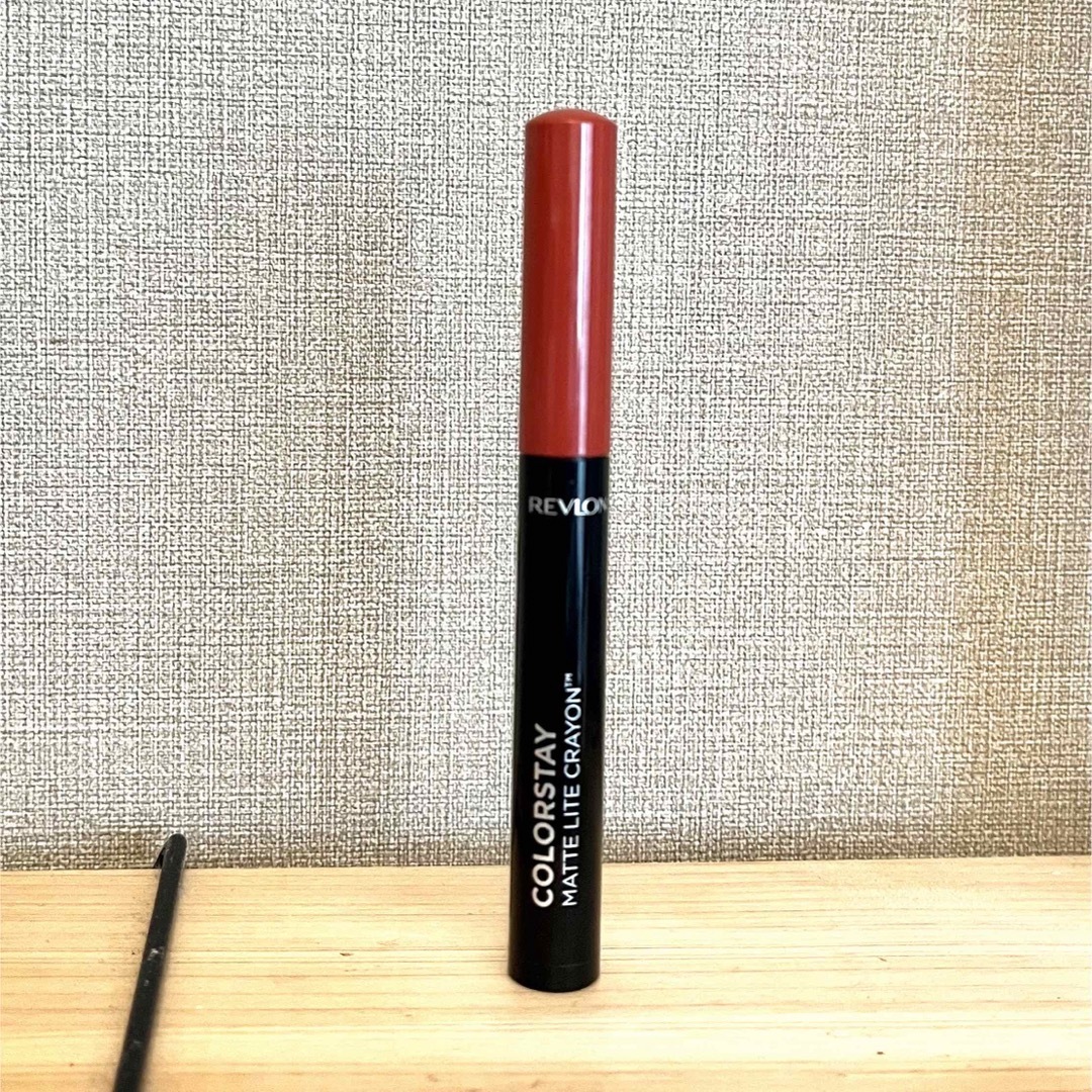 REVLON(レブロン)の定価1320円　レブロン カラーステイ マット ライト クレヨン　008 コスメ/美容のベースメイク/化粧品(口紅)の商品写真