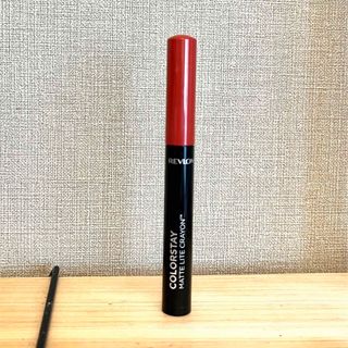 REVLON - 定価1320円　レブロン カラーステイ マット ライト クレヨン　008