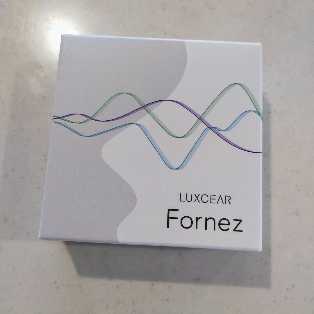 LUXCEAR FORNEZ 鼻専用美顔器 スマホ/家電/カメラの美容/健康(フェイスケア/美顔器)の商品写真