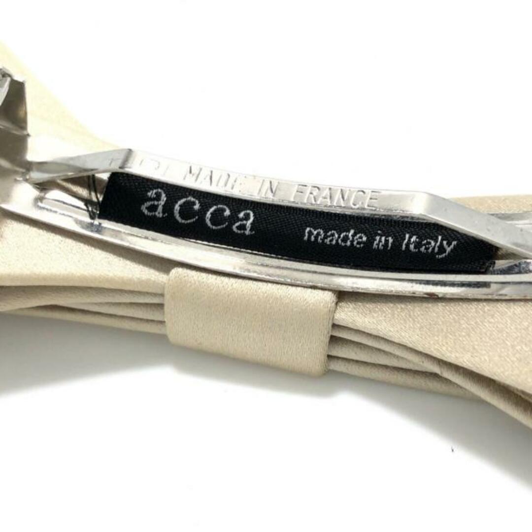 acca(アッカ)のacca(アッカ) バレッタ - サテン×金属素材 ベージュ リボン レディースのヘアアクセサリー(バレッタ/ヘアクリップ)の商品写真