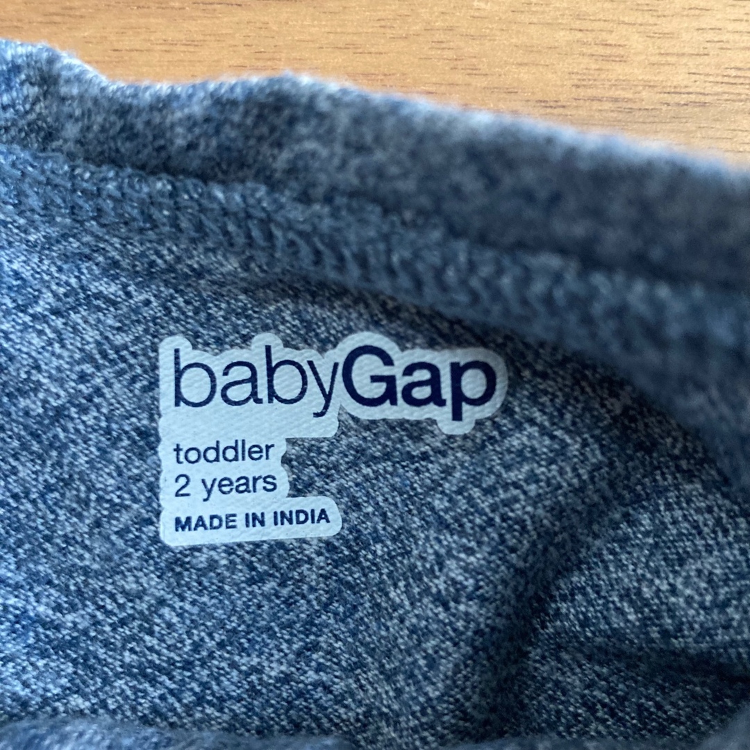 babyGAP ベビーギャップ　2years 95cm 長袖　ロンT  無地 キッズ/ベビー/マタニティのキッズ服男の子用(90cm~)(Tシャツ/カットソー)の商品写真