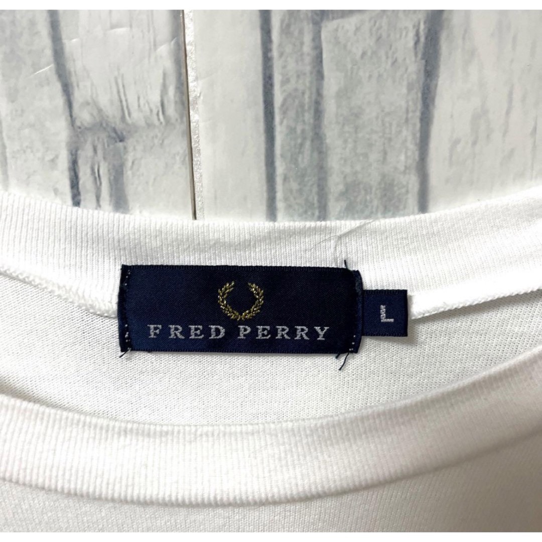 FRED PERRY(フレッドペリー)のフレッドペリー 半袖 Tシャツ サイズL ホワイト 刺繍 ワンポイントロゴ  メンズのトップス(Tシャツ/カットソー(半袖/袖なし))の商品写真